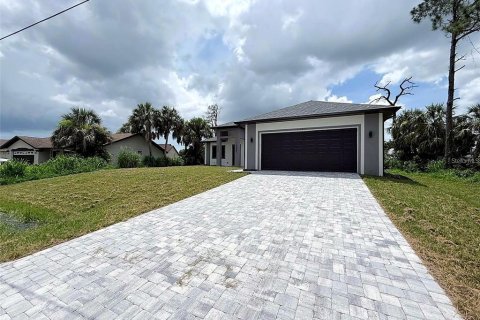 Villa ou maison à louer à North Port, Floride: 4 chambres, 200.48 m2 № 2425712 - photo 2