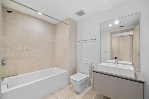 Condominio en venta en Miami, Florida, 2 dormitorios, 125.98 m2 № 2152582 - foto 15