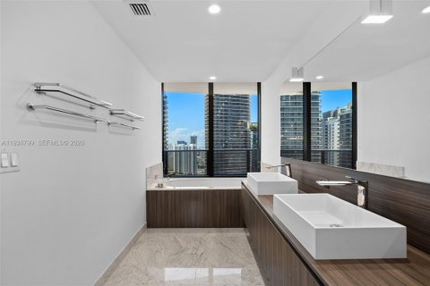 Condominio en venta en Miami, Florida, 2 dormitorios, 125.98 m2 № 2152582 - foto 11