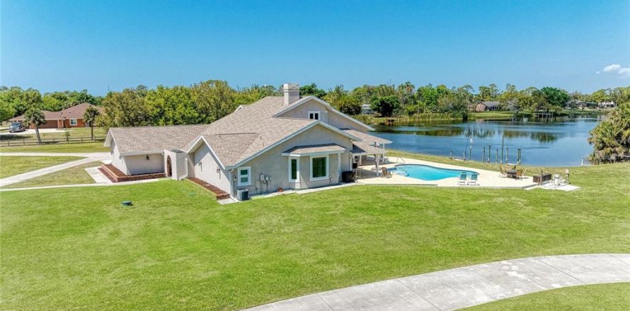 Casa en Englewood, Florida 5 dormitorios, 417.6 m2 № 2097467