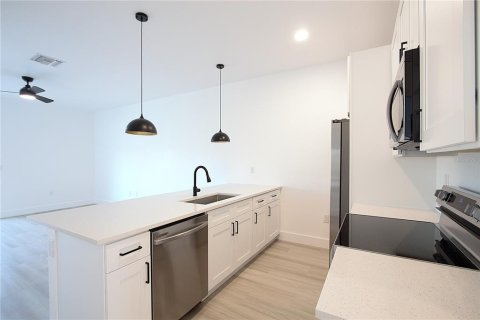 Купить коммерческую недвижимость в Энглвуд, Флорида 6 спален, 222.97м2, № 1533296 - фото 7