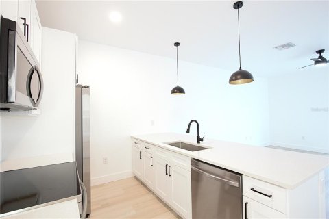 Купить коммерческую недвижимость в Энглвуд, Флорида 6 спален, 222.97м2, № 1533296 - фото 21