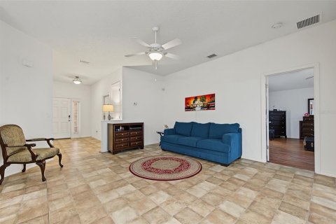 House in Palmetto, Florida 3 bedrooms, 136.94 sq.m. № 2429329 - photo 9
