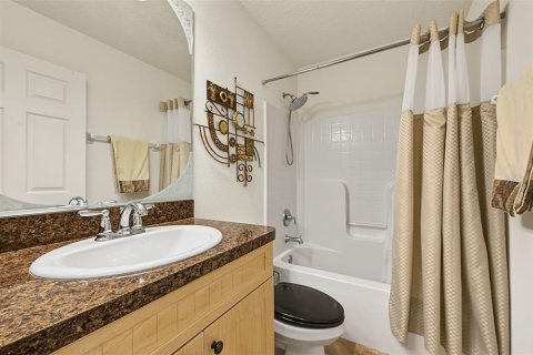 House in Palmetto, Florida 3 bedrooms, 136.94 sq.m. № 2429329 - photo 28