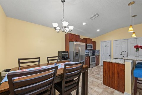 House in Palmetto, Florida 3 bedrooms, 136.94 sq.m. № 2429329 - photo 19