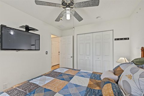 House in Palmetto, Florida 3 bedrooms, 136.94 sq.m. № 2429329 - photo 30