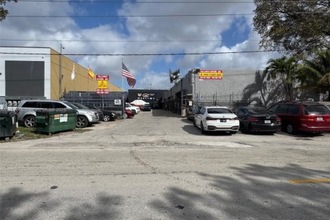Immobilier commercial à vendre à Miami, Floride № 1985316 - photo 1