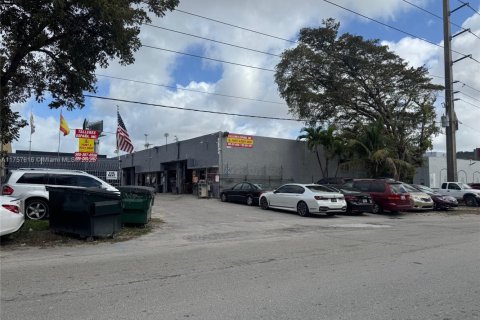 Immobilier commercial à vendre à Miami, Floride № 1985316 - photo 2