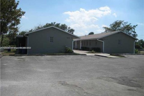 Купить коммерческую недвижимость в Холливуд, Флорида 581.1м2, № 1957991 - фото 3