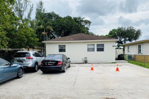 Propiedad comercial en Miami, Florida 209.59 m2 № 1968944