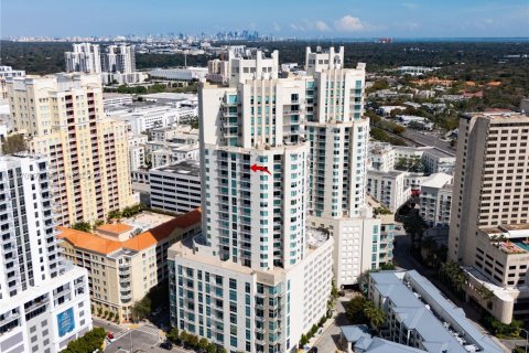 Condominio en Miami, Florida, 2 dormitorios  № 2032750