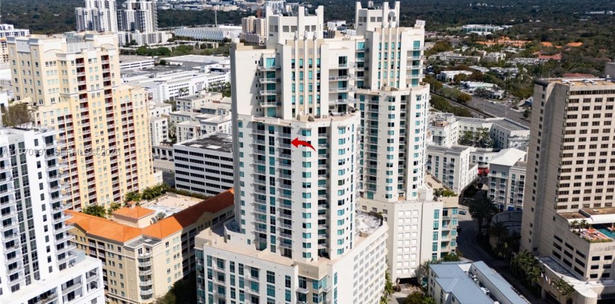 Condominio en Miami, Florida, 2 dormitorios  № 2032750