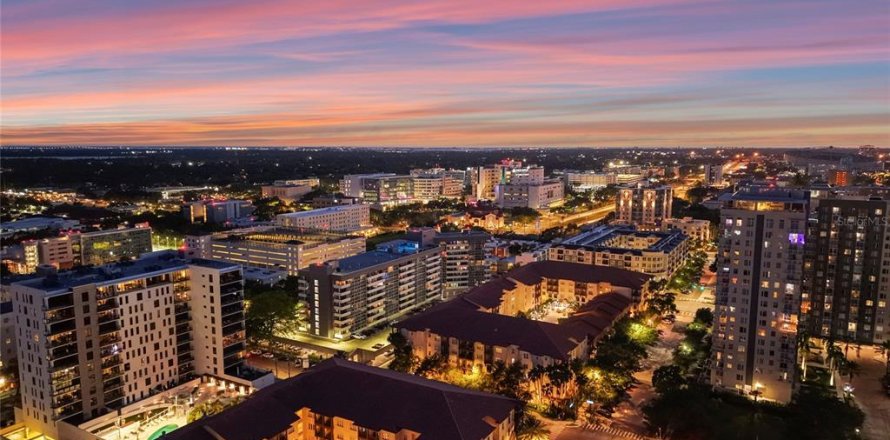 Condominio en Saint Petersburg, Florida, 2 dormitorios № 1691005