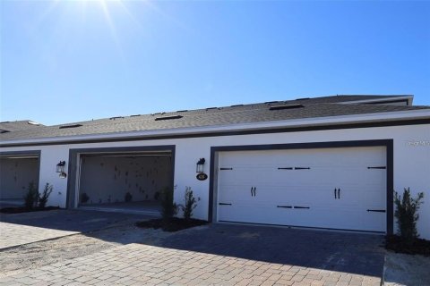 House in Apopka, Florida 3 bedrooms, 199.46 sq.m. № 2228194 - photo 21