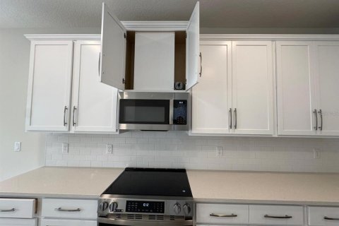 House in Apopka, Florida 3 bedrooms, 199.46 sq.m. № 2228194 - photo 6