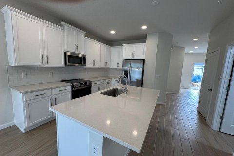House in Apopka, Florida 3 bedrooms, 199.46 sq.m. № 2228194 - photo 5