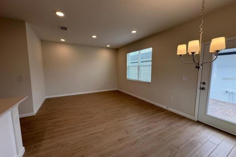 House in Apopka, Florida 3 bedrooms, 199.46 sq.m. № 2228194 - photo 8
