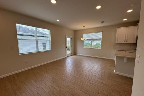House in Apopka, Florida 3 bedrooms, 199.46 sq.m. № 2228194 - photo 7
