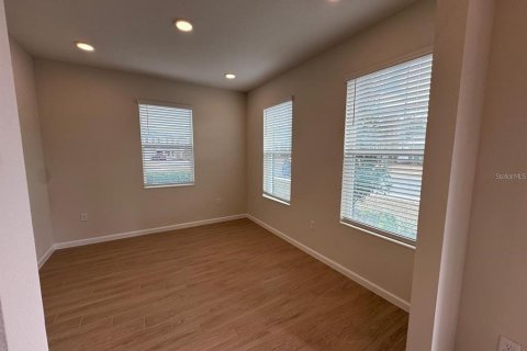 House in Apopka, Florida 3 bedrooms, 199.46 sq.m. № 2228194 - photo 9