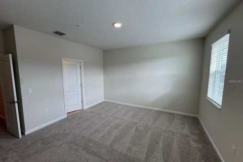 House in Apopka, Florida 3 bedrooms, 199.46 sq.m. № 2228194 - photo 10