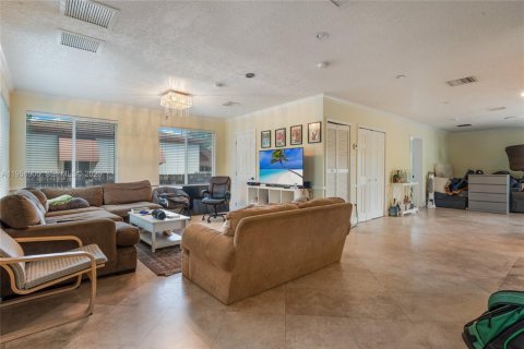 Villa ou maison à louer à Miami, Floride: 4 chambres, 155.52 m2 № 2024566 - photo 8