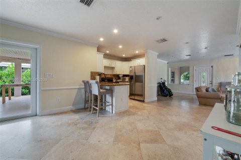 Villa ou maison à louer à Miami, Floride: 4 chambres, 155.52 m2 № 2024566 - photo 4