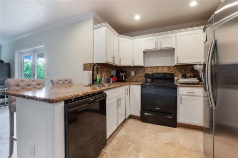 Villa ou maison à louer à Miami, Floride: 4 chambres, 155.52 m2 № 2024566 - photo 3