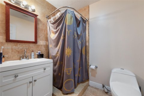 Villa ou maison à louer à Miami, Floride: 4 chambres, 155.52 m2 № 2024566 - photo 12