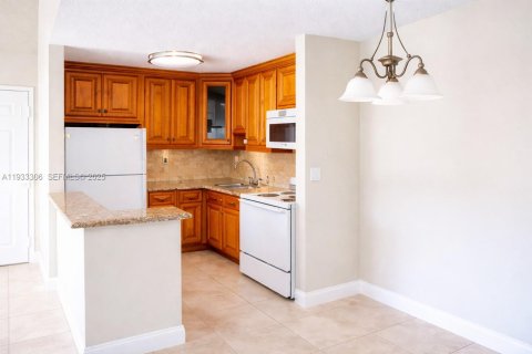 Apartment in Miami, Florida 2 bedrooms, 80.55 sq.m. № 2035549