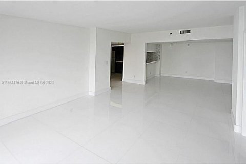 Condo in Miami, Florida, 2 bedrooms  № 1811149 - photo 8