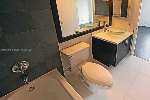 Condo in Miami, Florida, 2 bedrooms  № 1811149 - photo 10