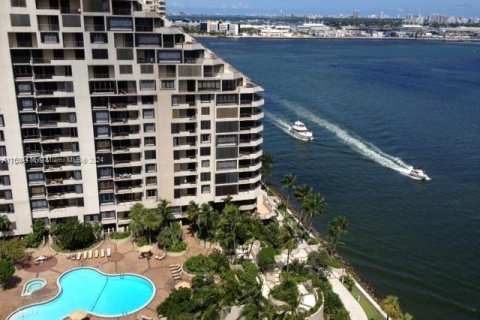 Condo in Miami, Florida, 2 bedrooms  № 1811149 - photo 12