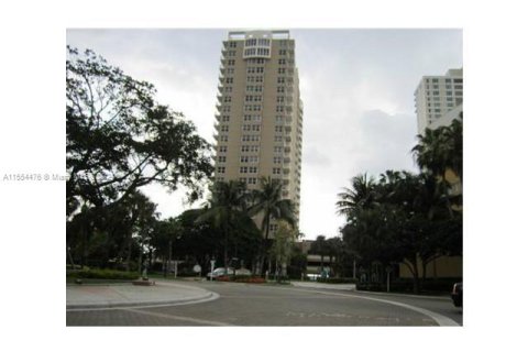 Condo in Miami, Florida, 2 bedrooms  № 1811149 - photo 4