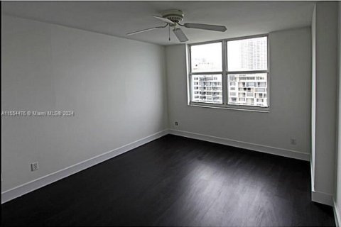 Condo in Miami, Florida, 2 bedrooms  № 1811149 - photo 3