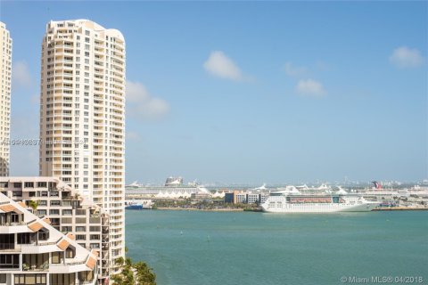Condo in Miami, Florida, 2 bedrooms  № 1811149 - photo 1