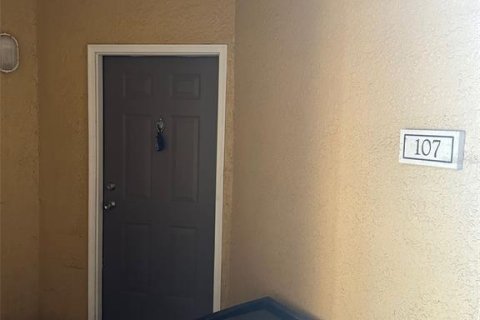 Condominio en alquiler en Orlando, Florida, 2 dormitorios, 105.72 m2 № 1758293 - foto 2