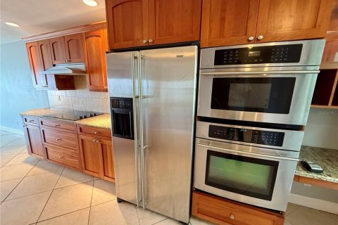 Townhouse in Saint Petersburg, Florida 2 bedrooms, 94.95 sq.m. № 1846558 - photo 4