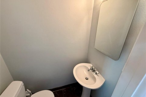 Townhouse in Saint Petersburg, Florida 2 bedrooms, 94.95 sq.m. № 1846558 - photo 12