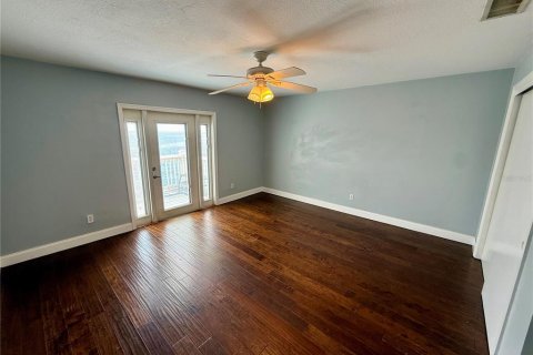 Townhouse in Saint Petersburg, Florida 2 bedrooms, 94.95 sq.m. № 1846558 - photo 9