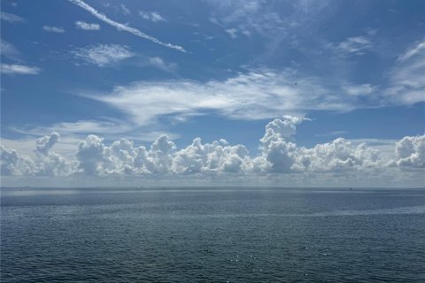 Townhouse in Saint Petersburg, Florida 2 bedrooms, 94.95 sq.m. № 1846558