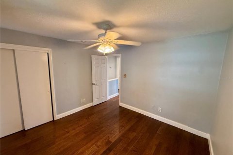 Townhouse in Saint Petersburg, Florida 2 bedrooms, 94.95 sq.m. № 1846558 - photo 11