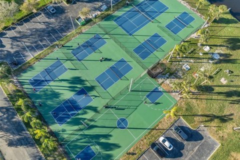 Townhouse in Saint Petersburg, Florida 2 bedrooms, 94.95 sq.m. № 1846558 - photo 29