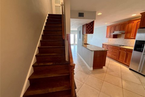 Townhouse in Saint Petersburg, Florida 2 bedrooms, 94.95 sq.m. № 1846558 - photo 7