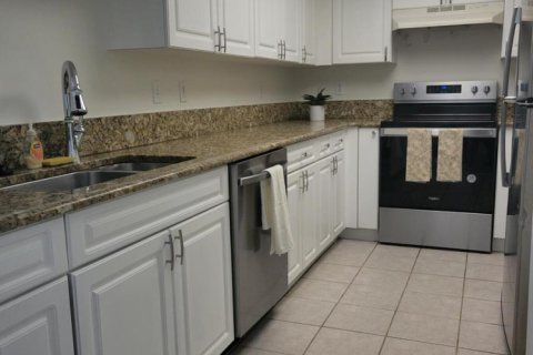 Condo in Royal Palm Beach, Florida, 4 bedrooms № 2252392 - photo 10