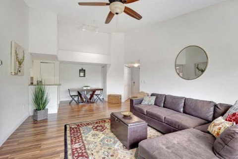 Condo in Royal Palm Beach, Florida, 4 bedrooms № 2252392 - photo 3