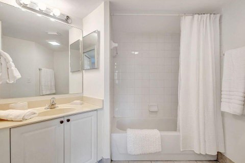 Condo in Royal Palm Beach, Florida, 4 bedrooms № 2252392 - photo 14