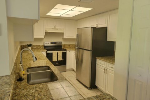 Condo in Royal Palm Beach, Florida, 4 bedrooms № 2252392 - photo 9