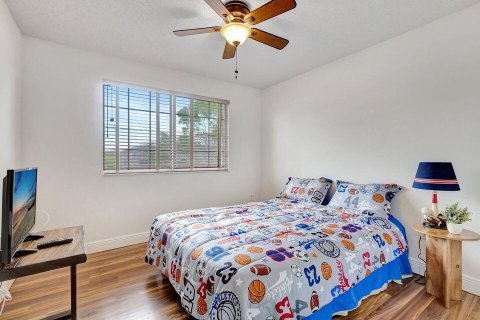 Condo in Royal Palm Beach, Florida, 4 bedrooms № 2252392 - photo 20