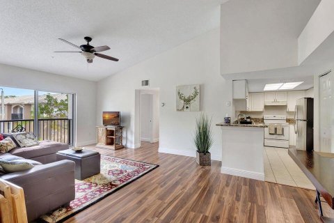 Condo in Royal Palm Beach, Florida, 4 bedrooms № 2252392 - photo 4