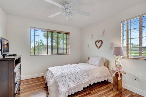Condo in Royal Palm Beach, Florida, 4 bedrooms № 2252392 - photo 18
